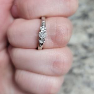 Diamond ring in white gold